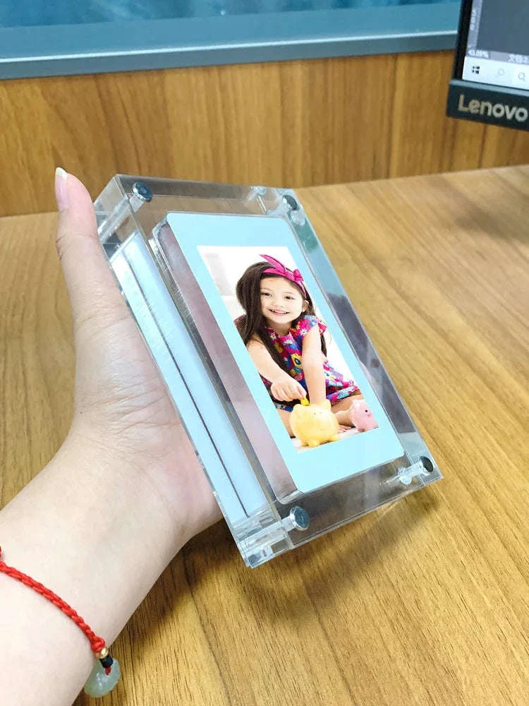 Acrylic Digital Photo Frame with IPS Display and Built-In Memory - Image 5
