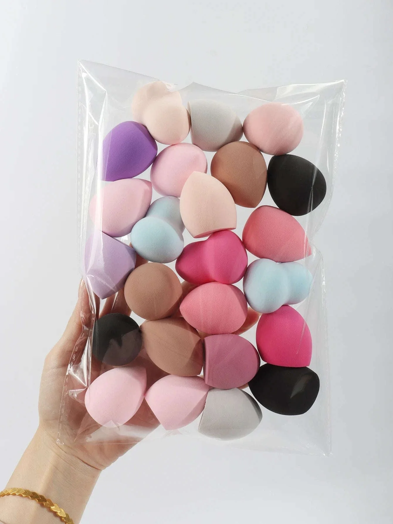 Medium Beauty Sponge Set for Smooth, Airbrushed Makeup - Image 7