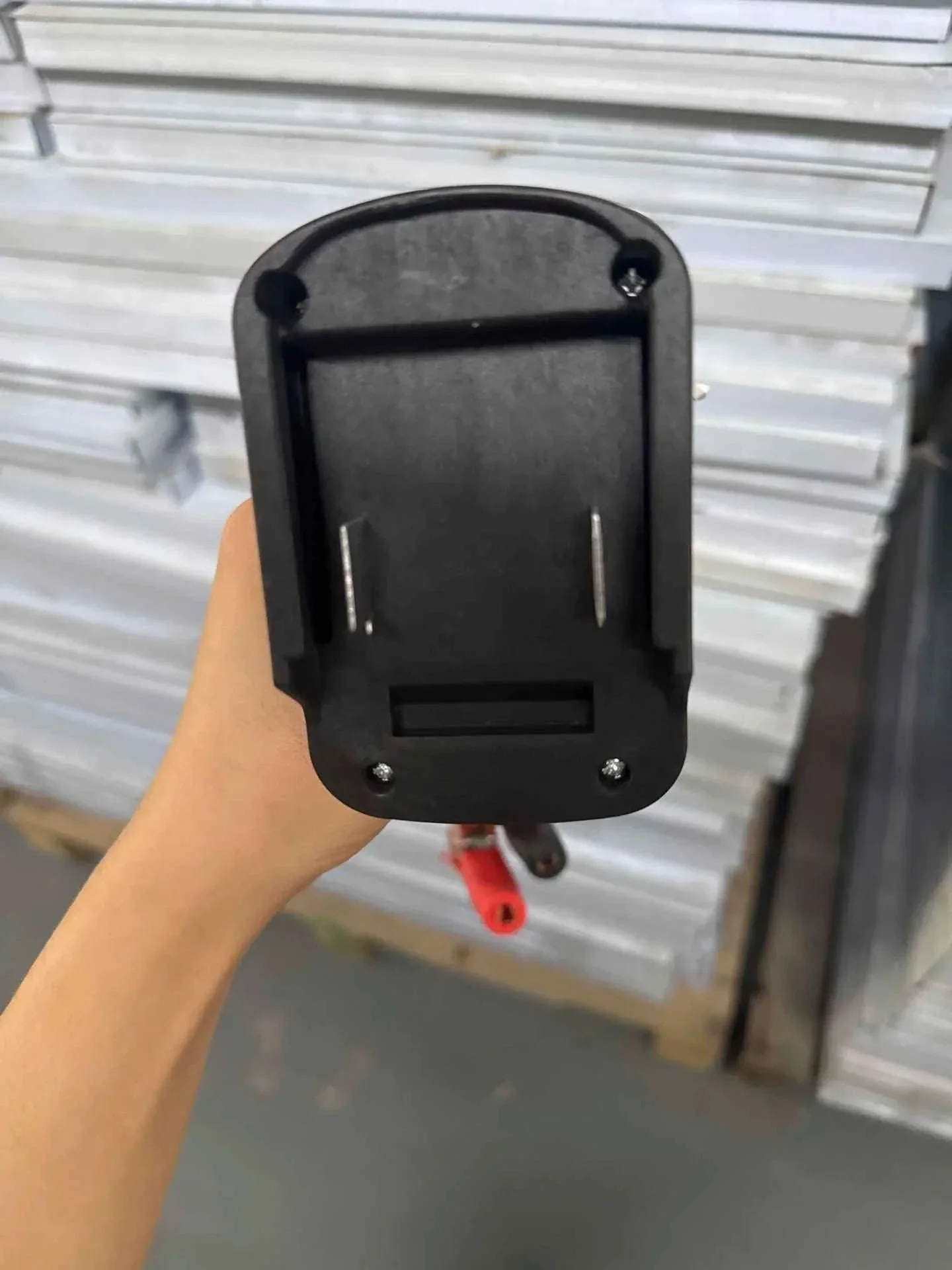 Makita Battery Jump Starter Adapter for Emergency 12V Power - Image 18