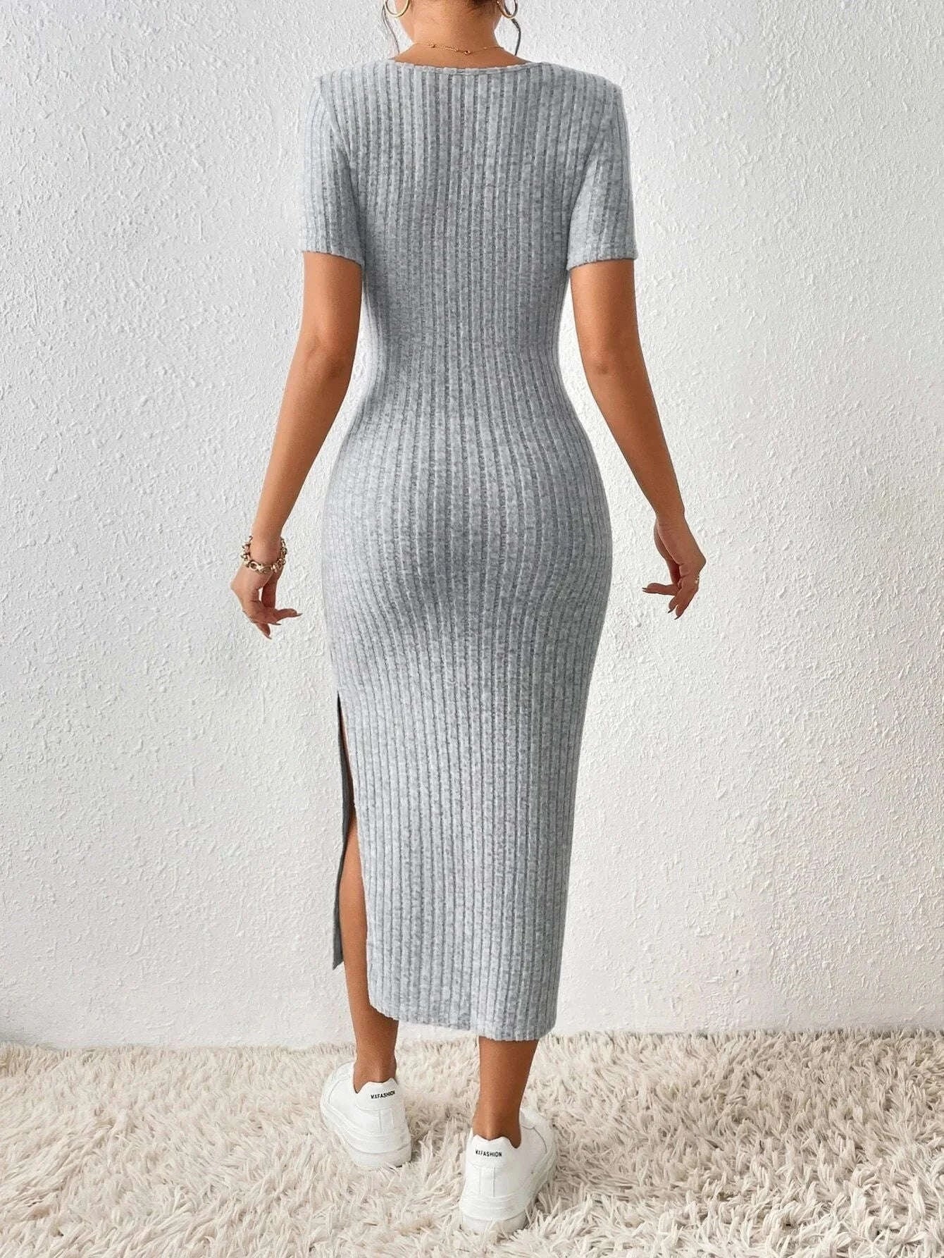 Casual Short Sleeve Knitted Dress for Warm-Weather Style - Image 2