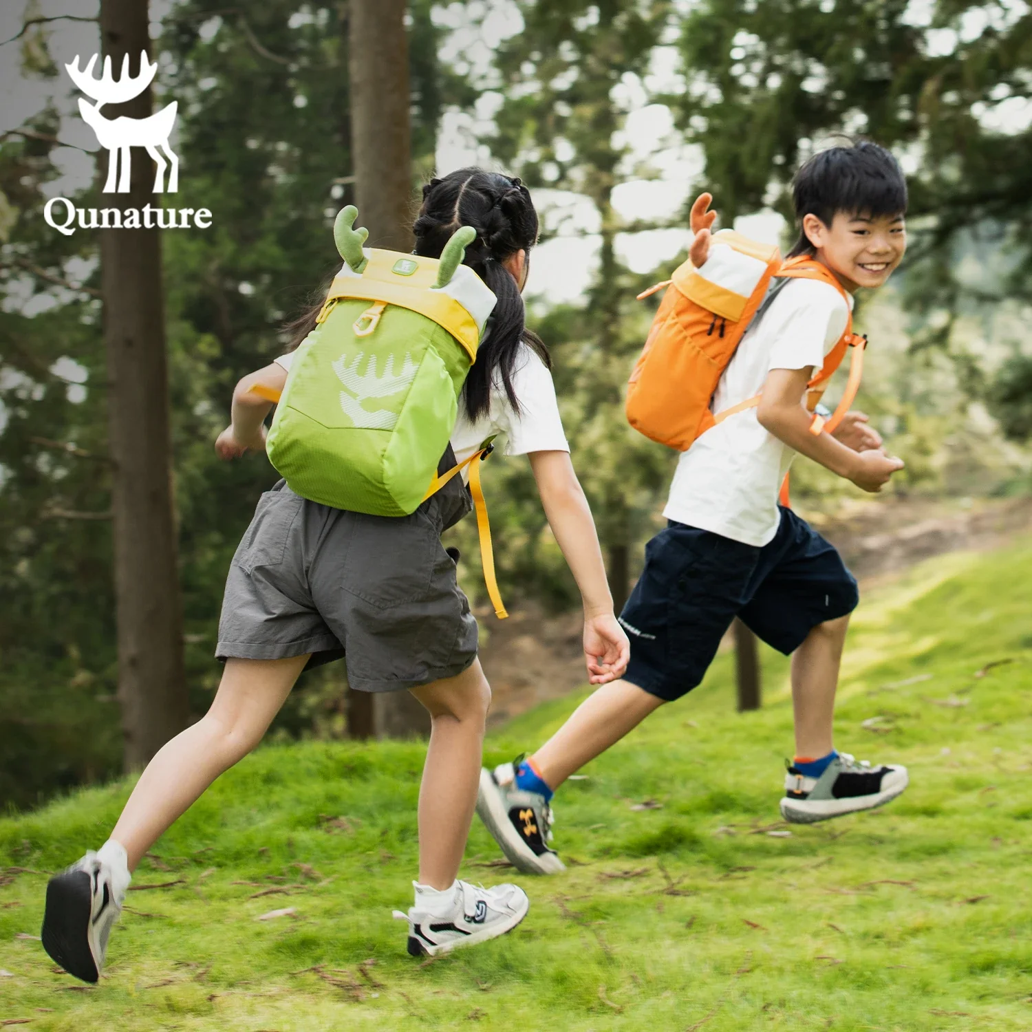 8L Kids Lightweight Hiking Backpack Breathable Nylon Daypack - Image 5