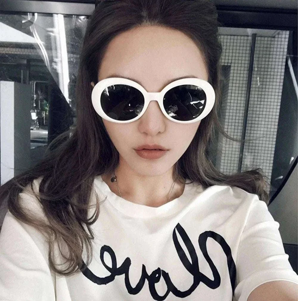 Vintage Oval Sunglasses for Women and Men - Image 2